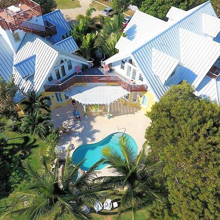 Shangri-La Boutique Bed & Breakfast West Bay Экстерьер фото