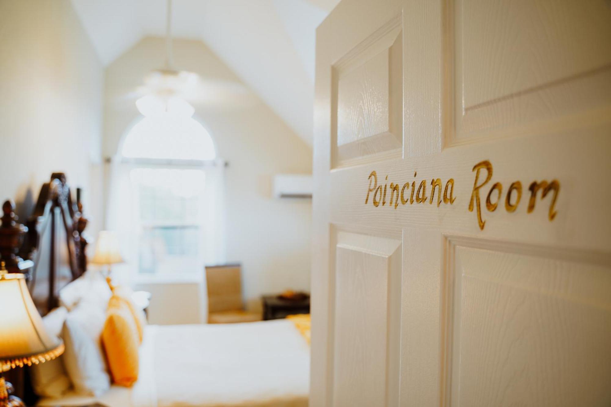 Shangri-La Boutique Bed & Breakfast West Bay Экстерьер фото