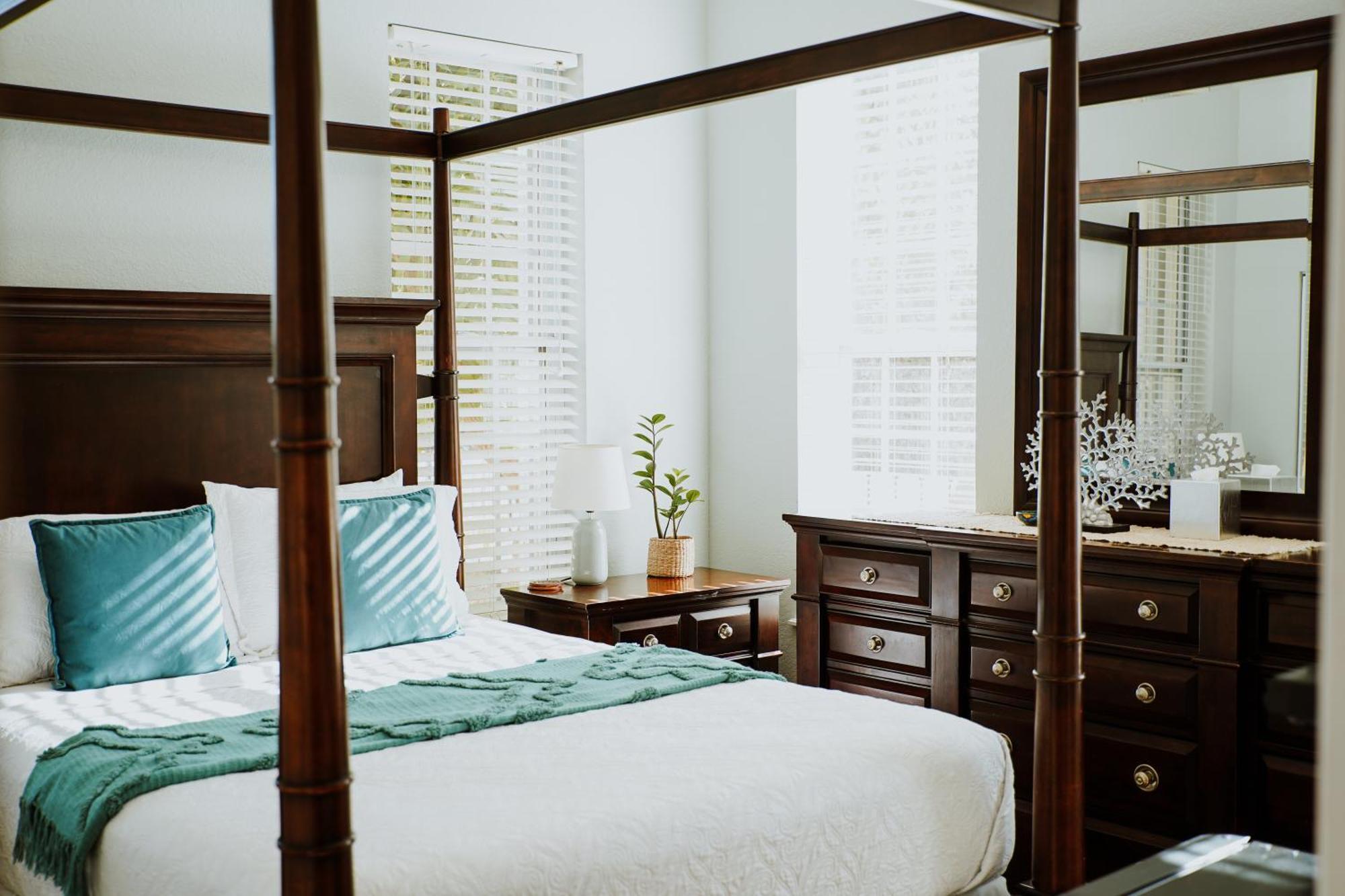 Shangri-La Boutique Bed & Breakfast West Bay Экстерьер фото