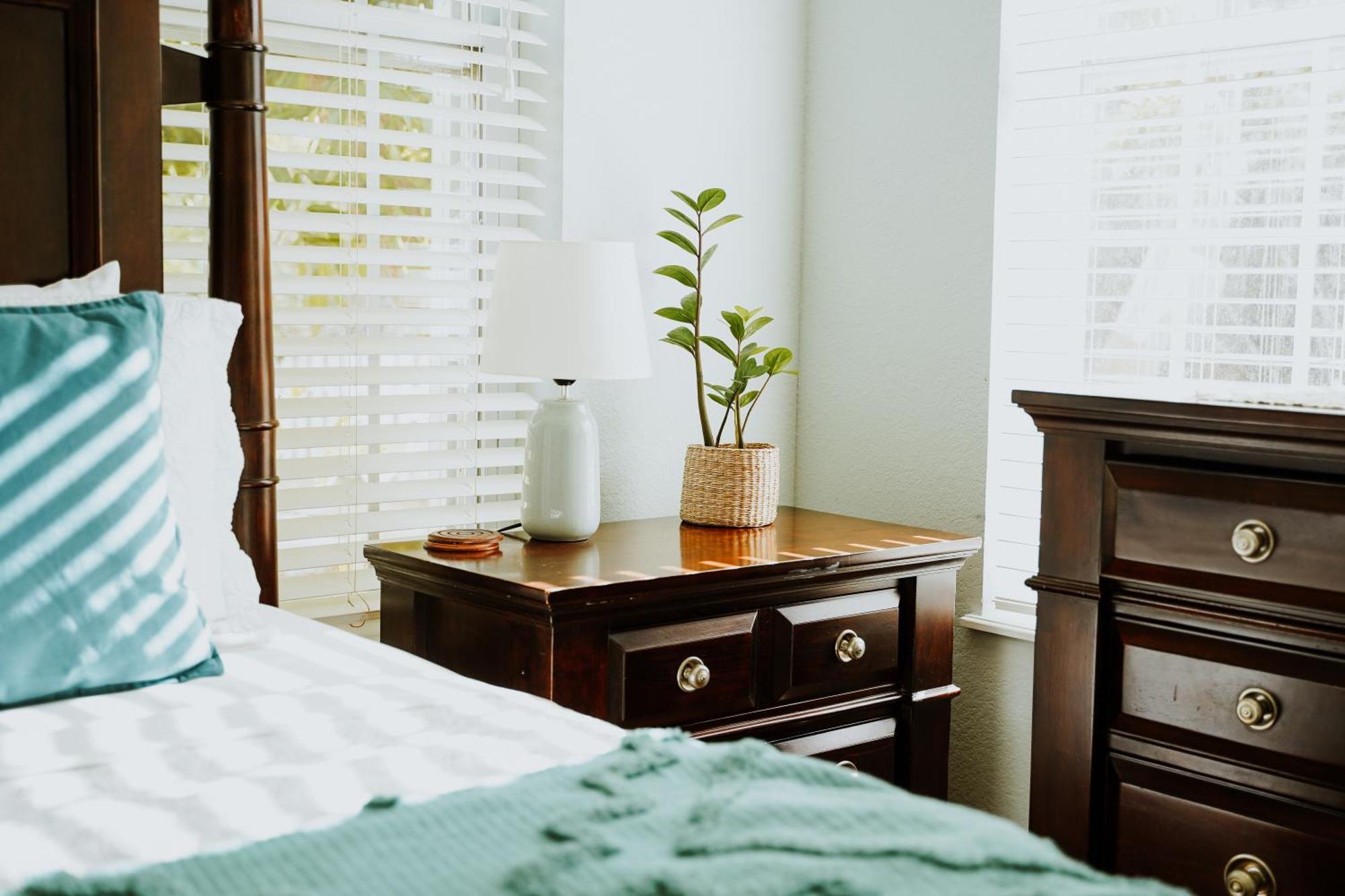 Shangri-La Boutique Bed & Breakfast West Bay Экстерьер фото