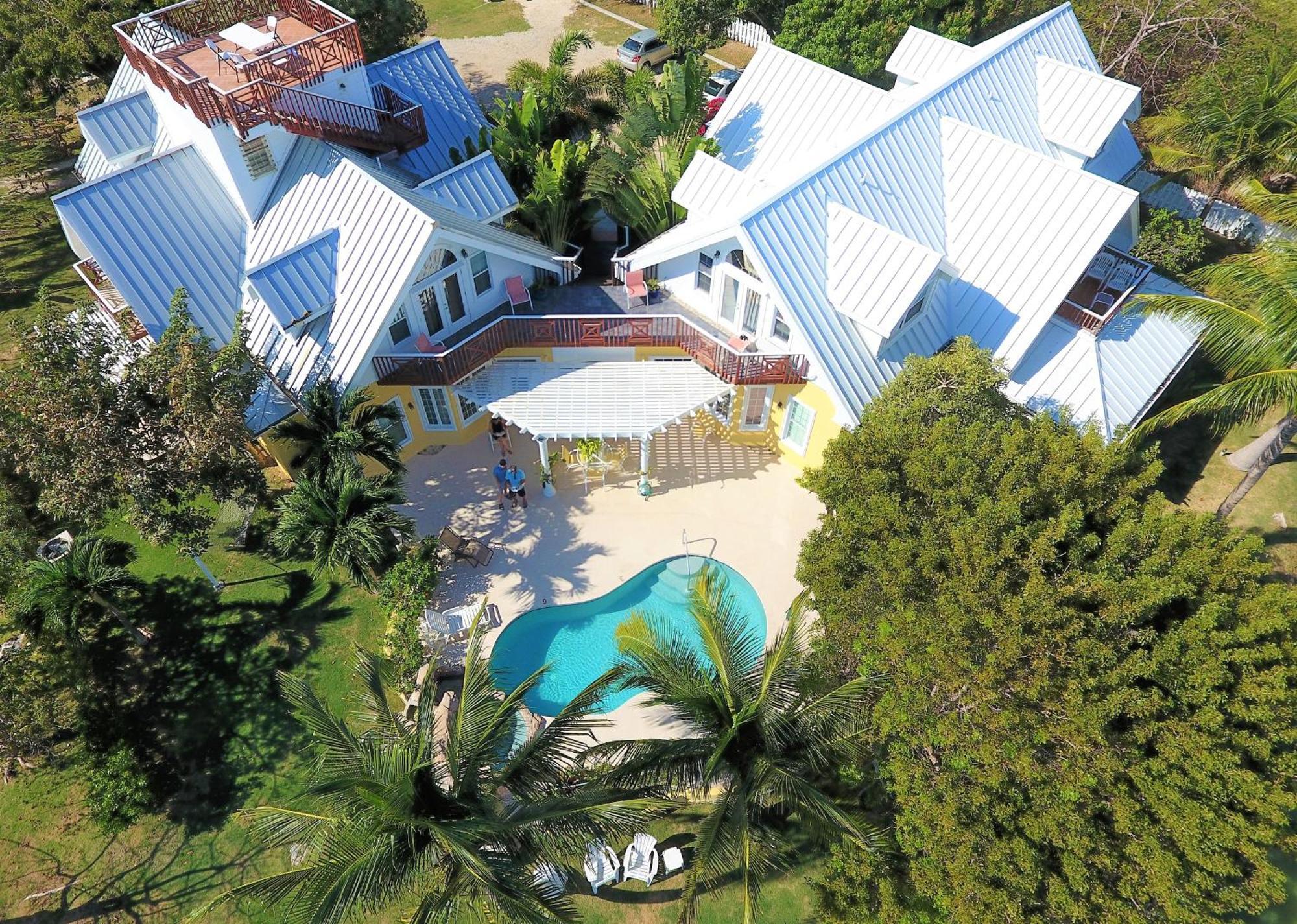 Shangri-La Boutique Bed & Breakfast West Bay Экстерьер фото