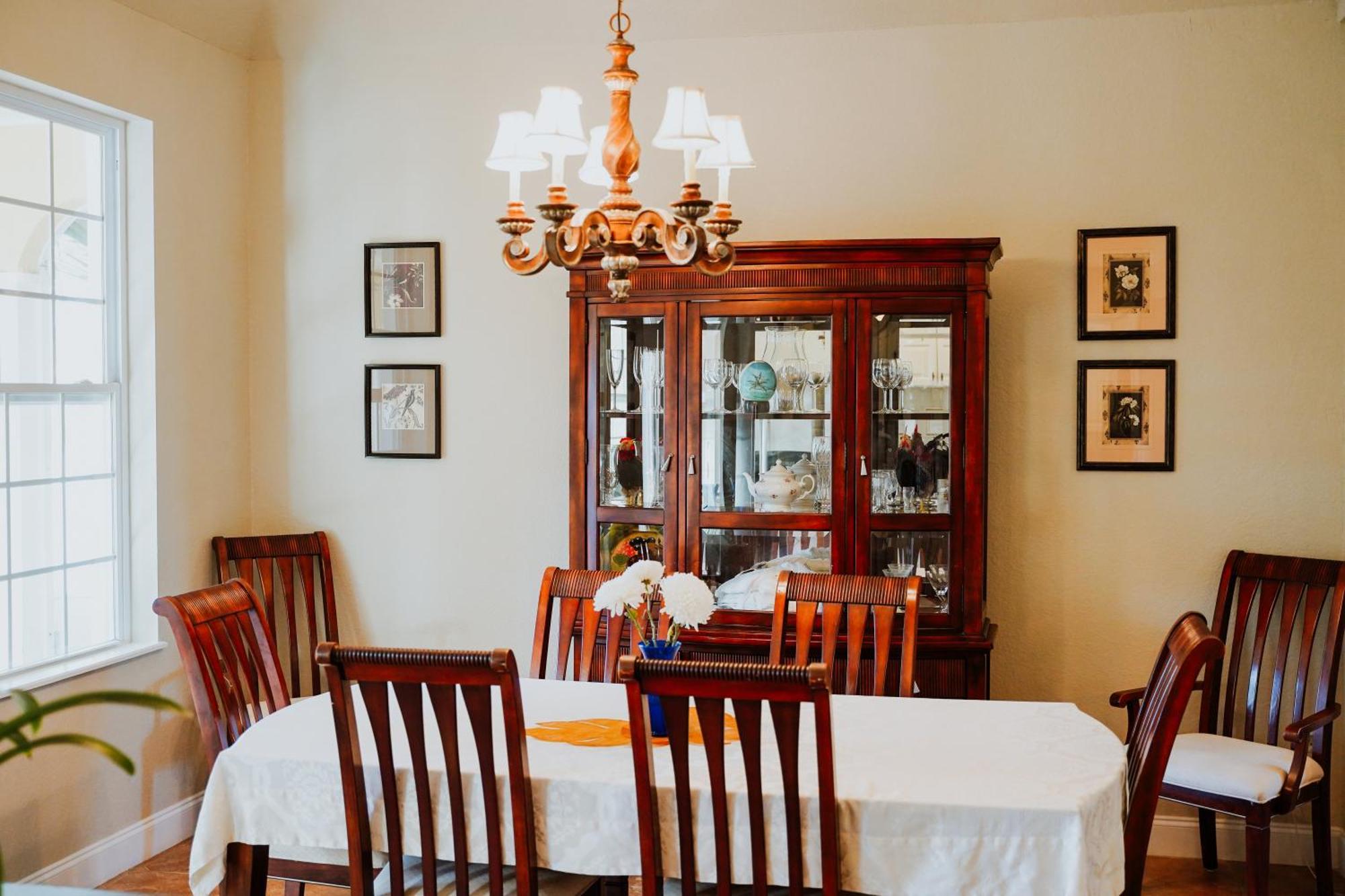 Shangri-La Boutique Bed & Breakfast West Bay Экстерьер фото