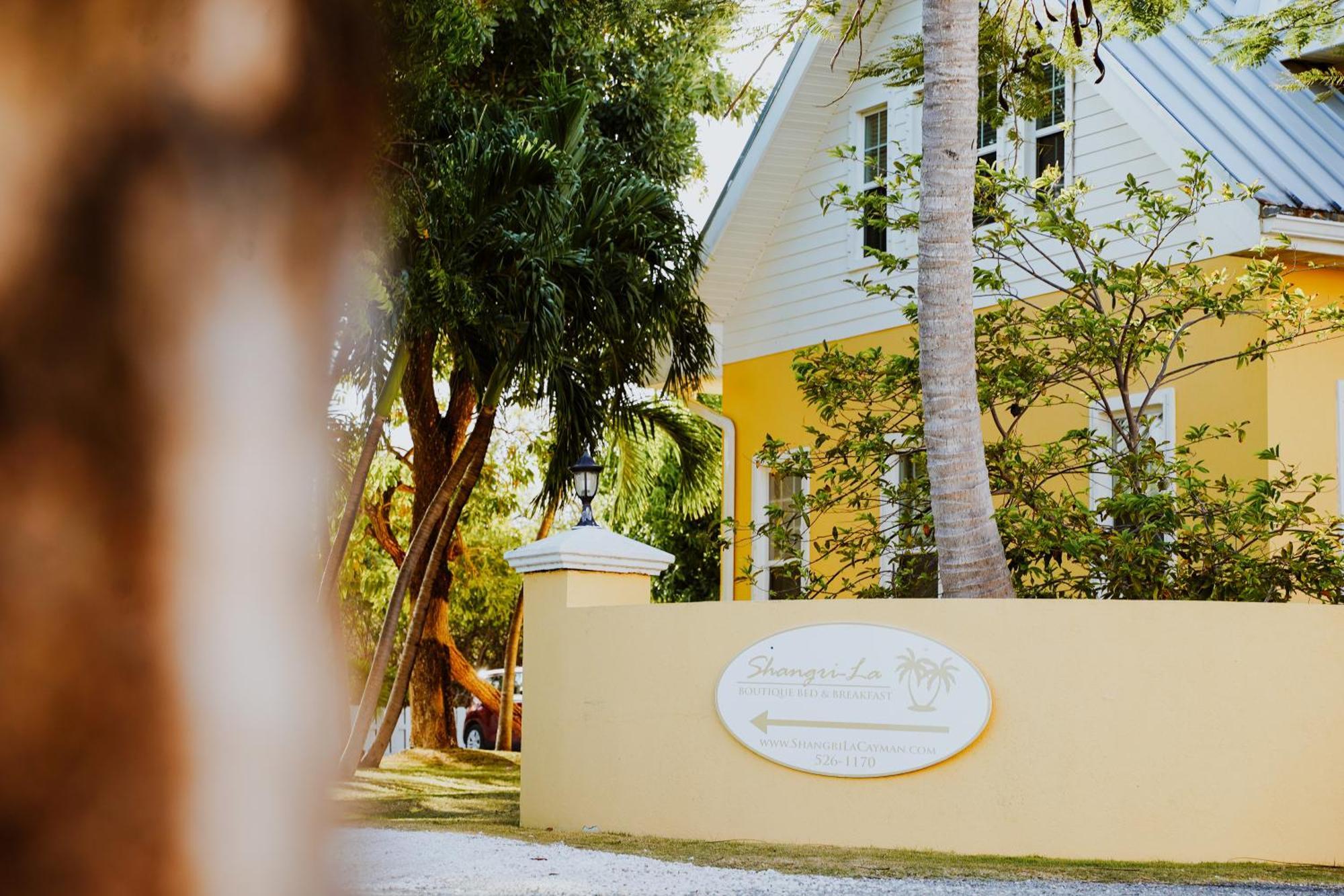 Shangri-La Boutique Bed & Breakfast West Bay Экстерьер фото