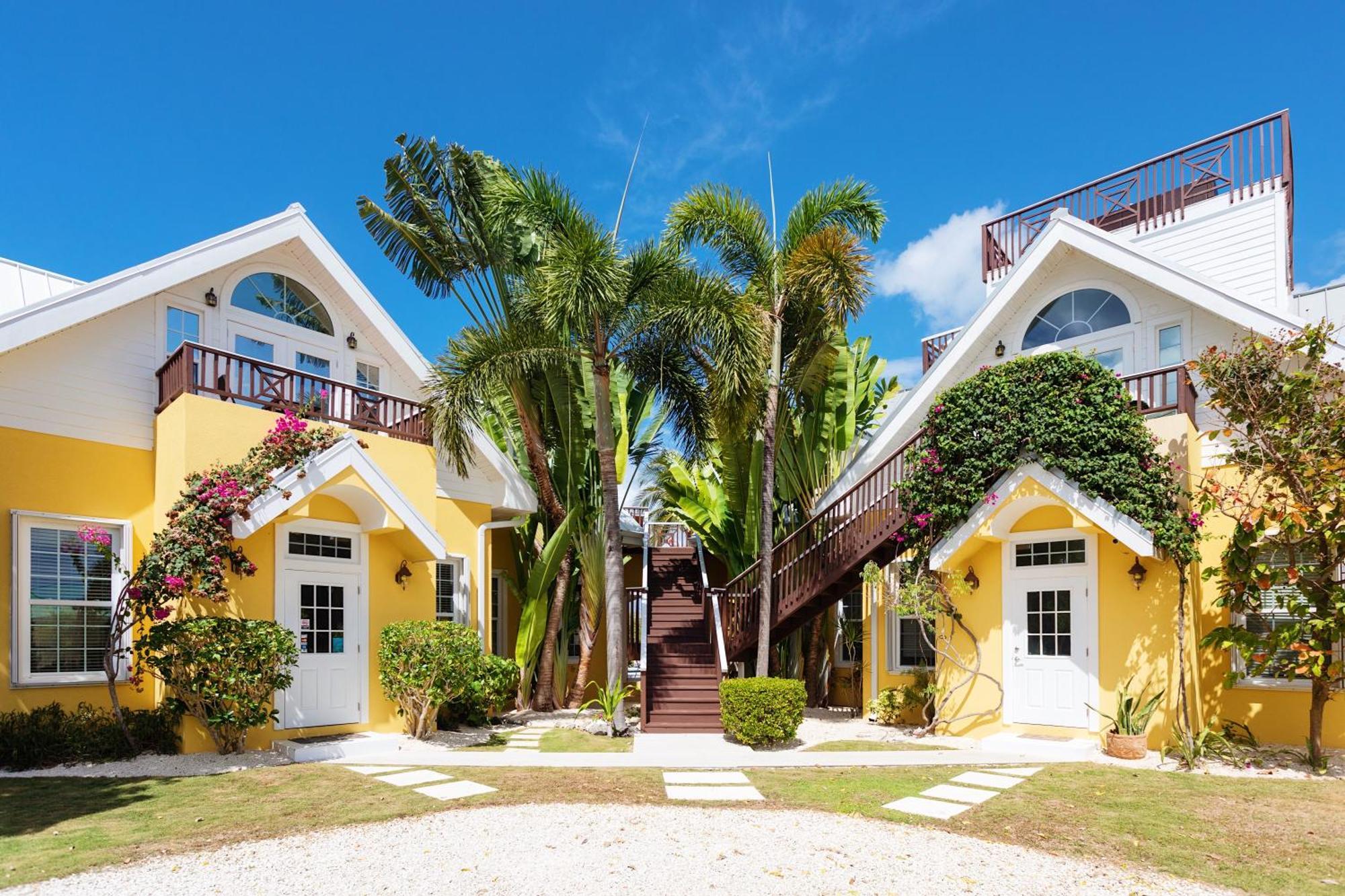 Shangri-La Boutique Bed & Breakfast West Bay Экстерьер фото