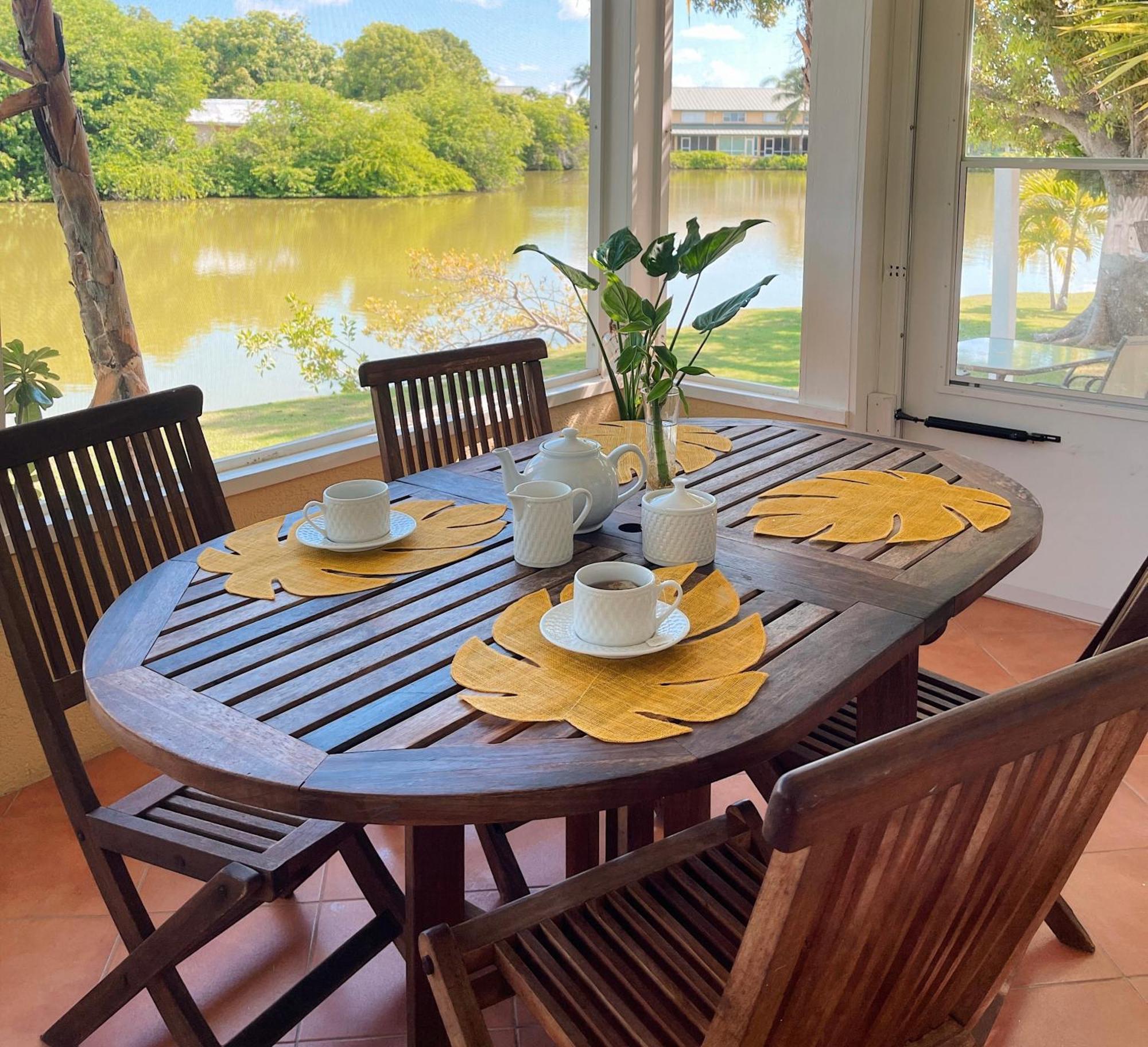 Shangri-La Boutique Bed & Breakfast West Bay Экстерьер фото