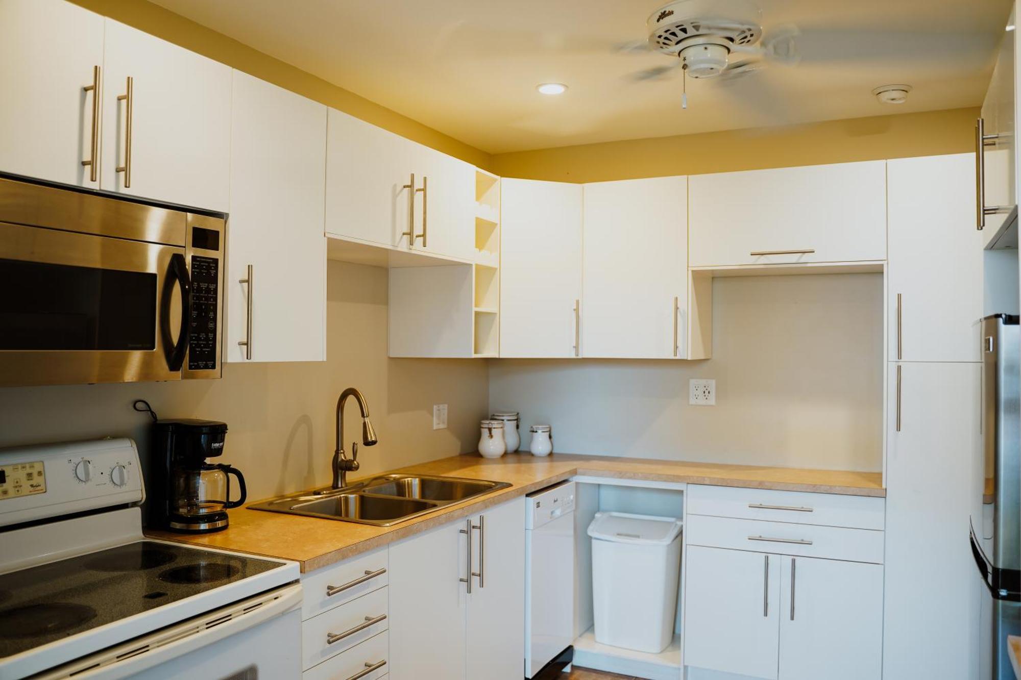 Shangri-La Boutique Bed & Breakfast West Bay Номер фото