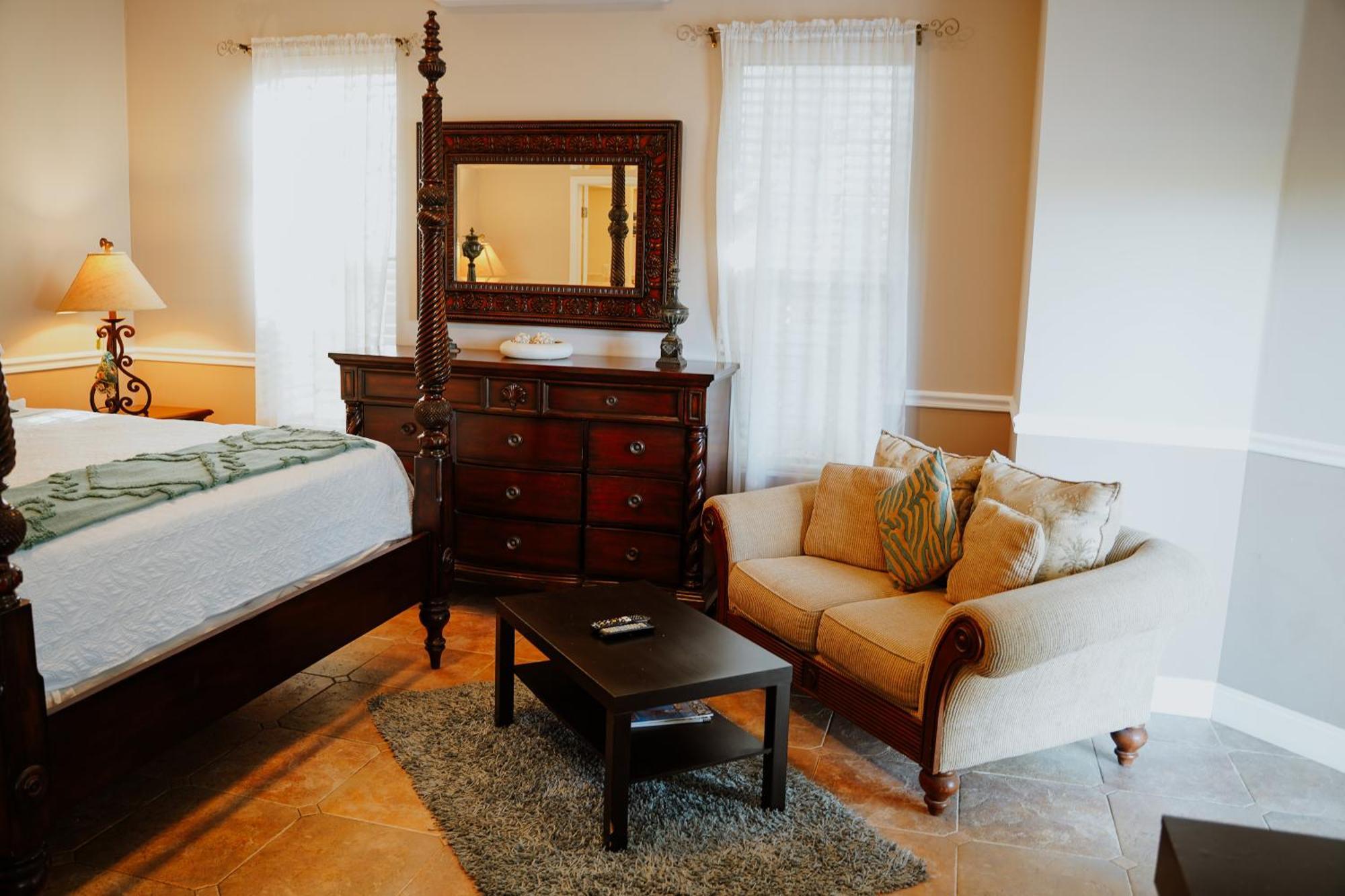 Shangri-La Boutique Bed & Breakfast West Bay Номер фото