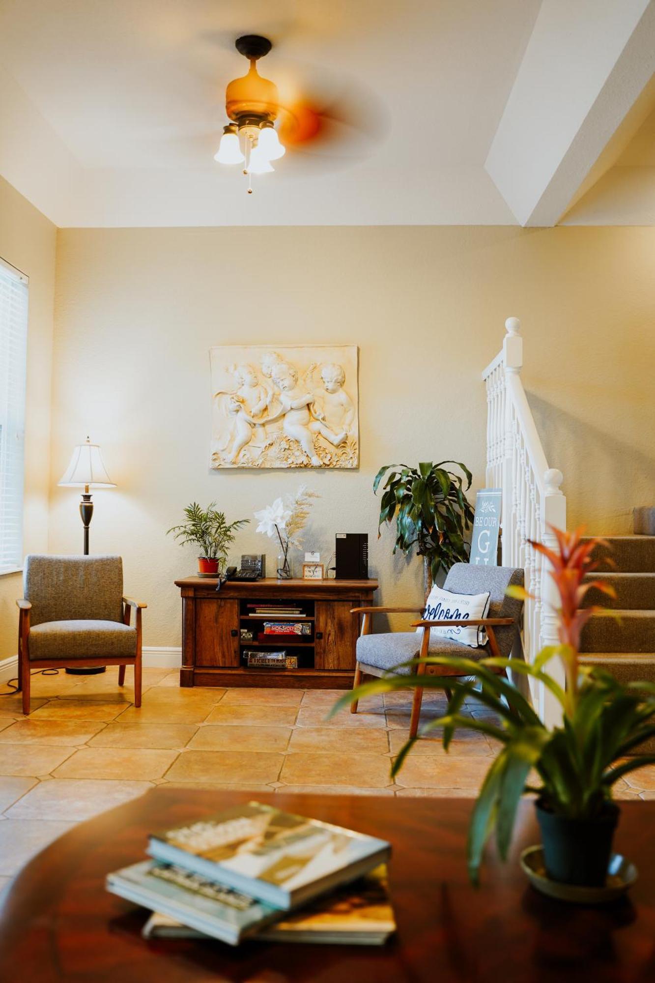Shangri-La Boutique Bed & Breakfast West Bay Экстерьер фото