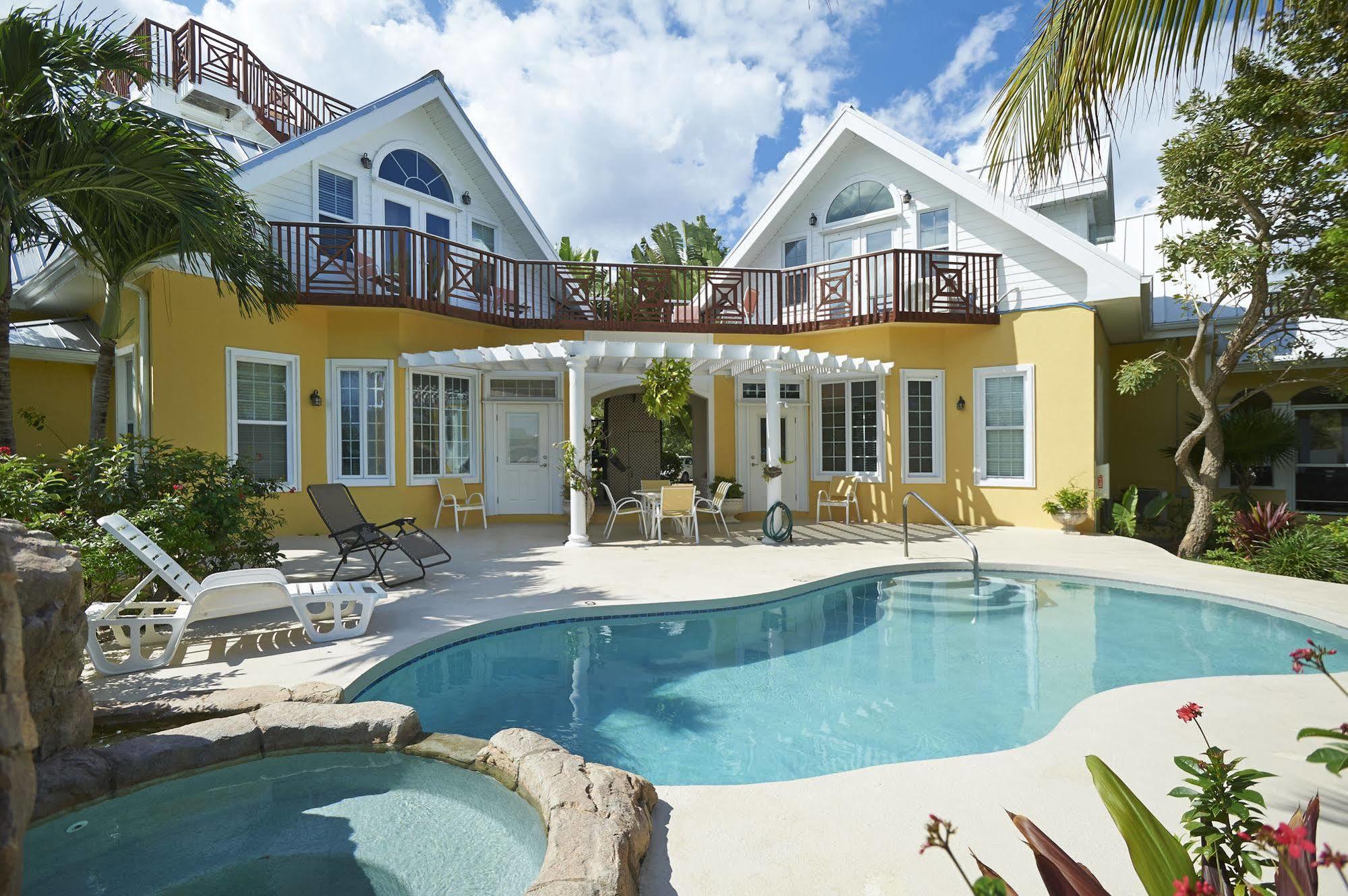 Shangri-La Boutique Bed & Breakfast West Bay Экстерьер фото